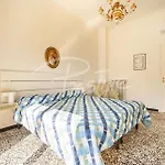Elena Villa *