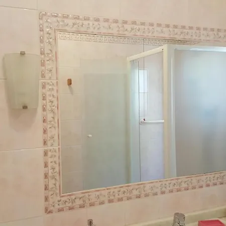 Elena Villa *